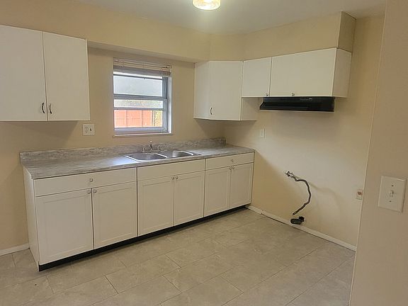 4th image of 4766 Henley Ave