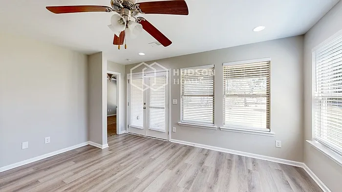 108 Hollow Ct — Photo 4