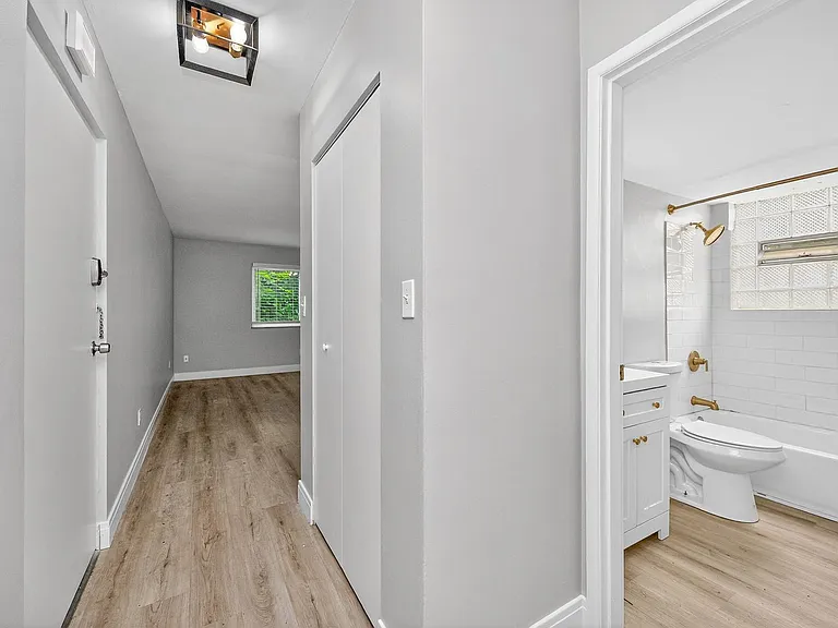 6140 Ridge Ave #7 — Photo 10