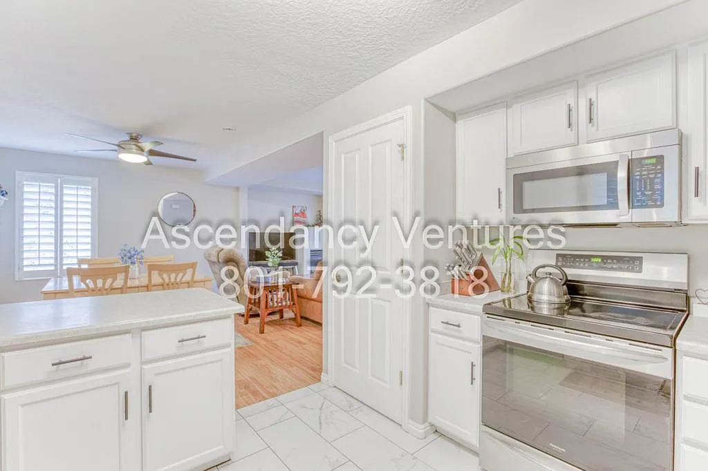 171 Calais Ln Suite A — Photo 4
