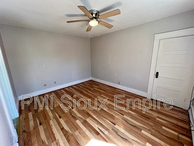927 S Spring Ave #4 — Photo 3