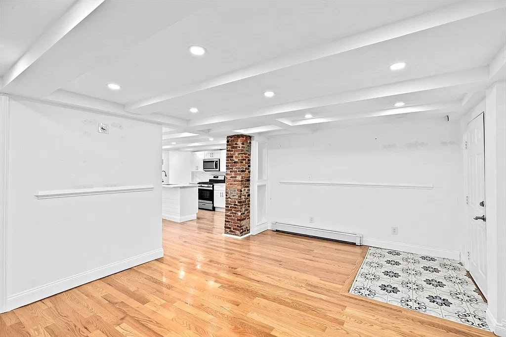 2 bed, 1383 sqft, $2,850 — Photo 2
