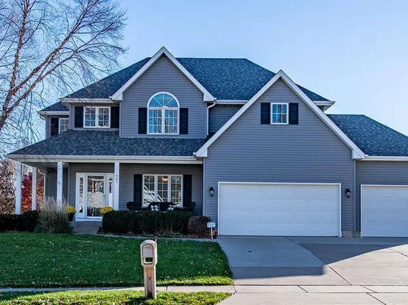 902 Bridgeview Pl, Le Claire, IA 52753