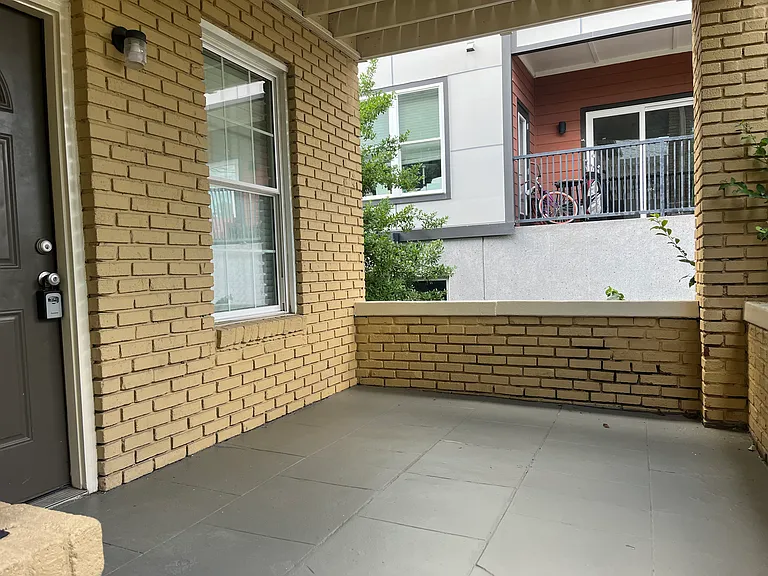 520 Boulevard NE #1 — Photo 2