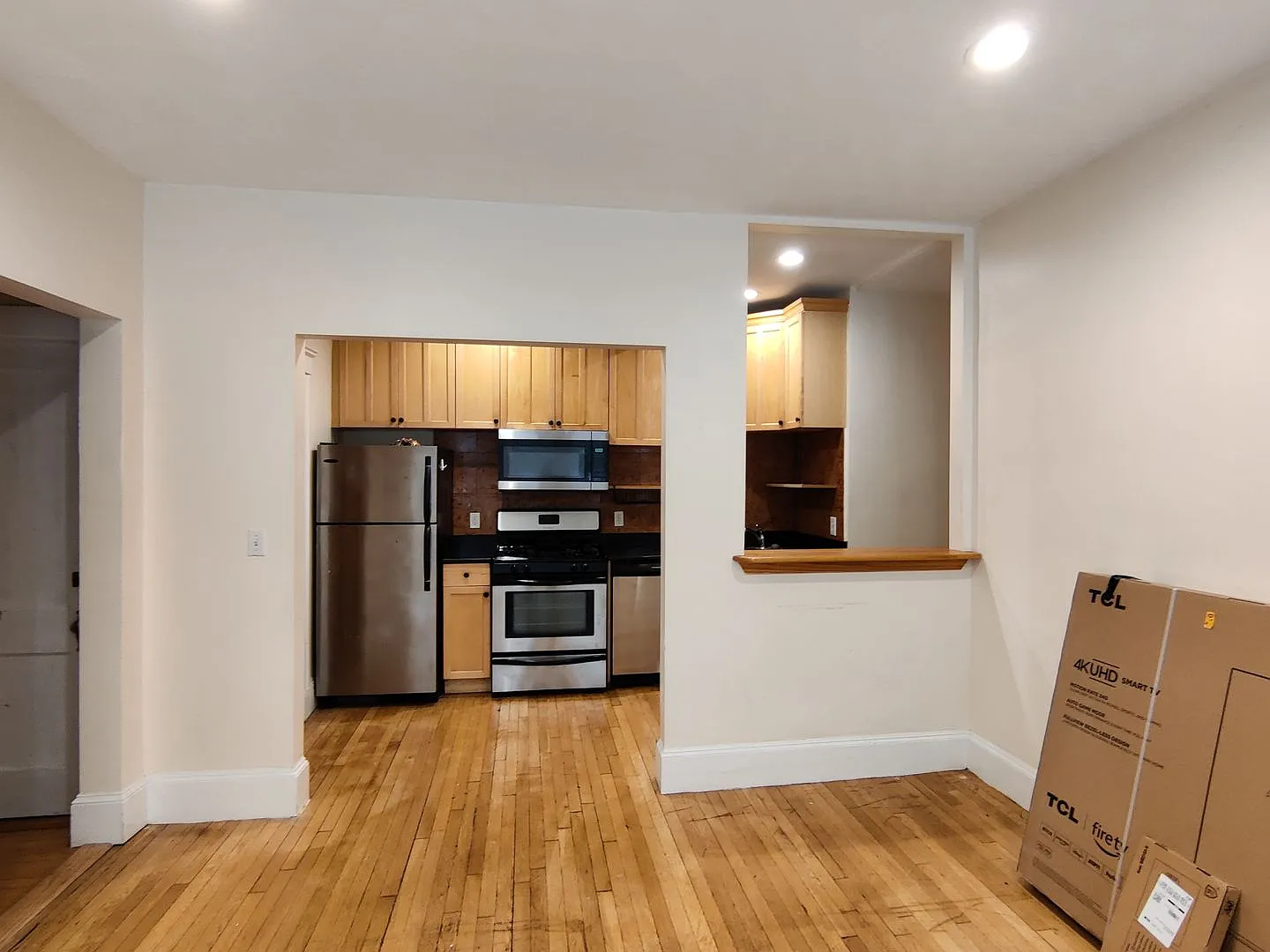 No Brokers Fee, Coolidge Corner Area of Brookline. Recently Renovated Unit. Central heat/AC, In-U... — Photo 2