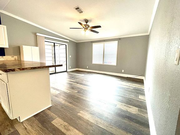 3rd image of 221 Taho Cir