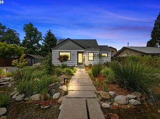 1090 Maple Dr, Eugene, OR 97404