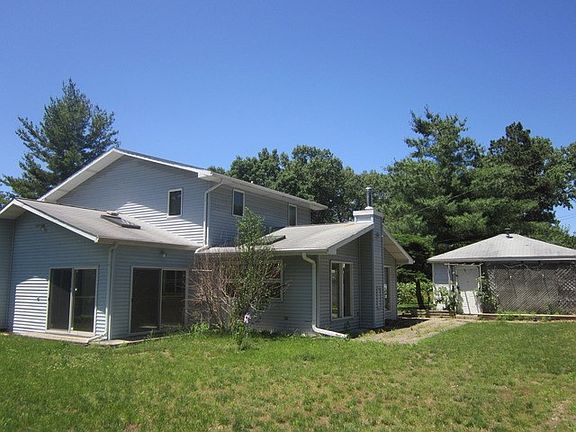 2nd image of 2011 Lakewood Dr