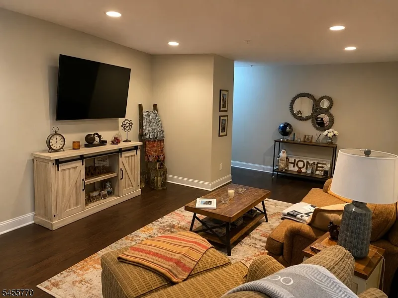 1 bed, 1.0 bath, $2,750 — Photo 3