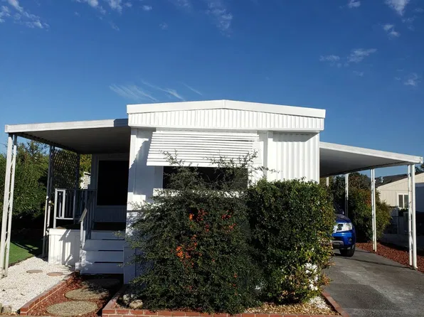 7404 White River Ln, Sacramento, CA 95842
