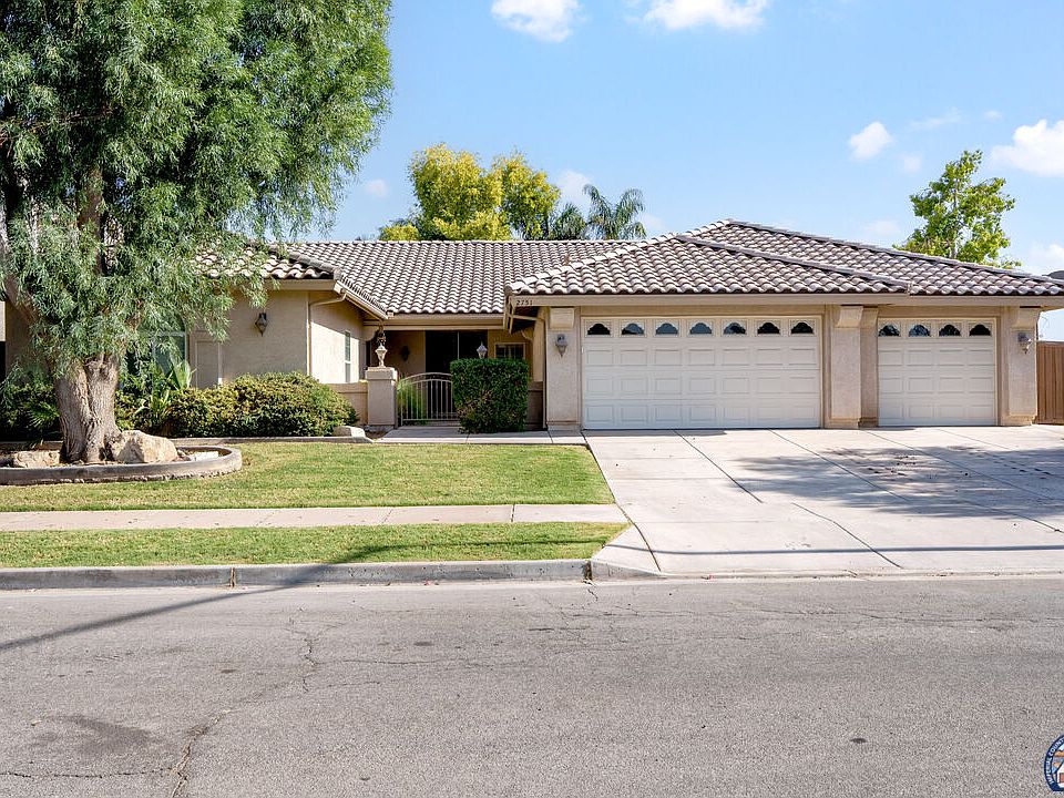 1st image of 2751 Sandalwood Dr