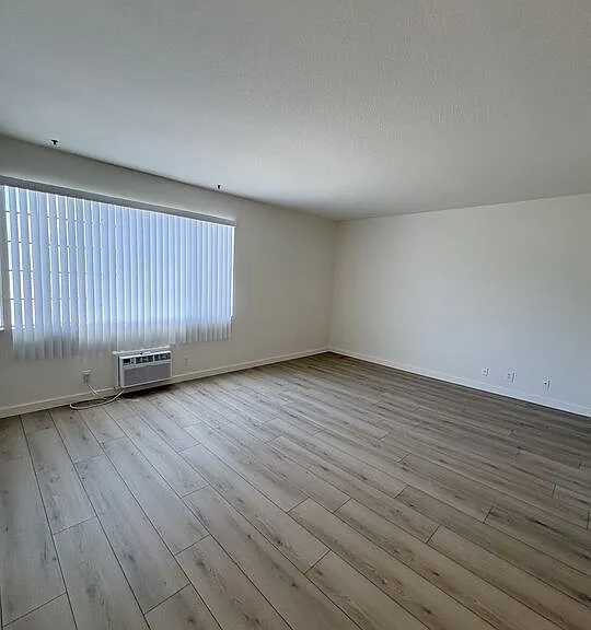 1221 Seward St #103 — Photo 3