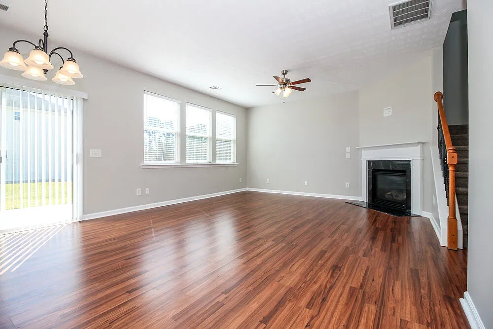 3 bed, 2.5 bath, 1991 sqft, $2,345 — Photo 3