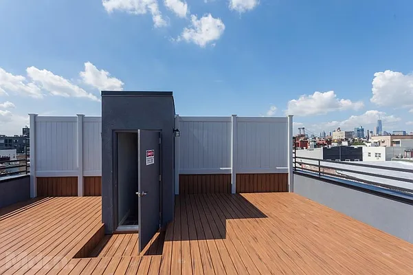 Rented by Mdrn Residential | media 89