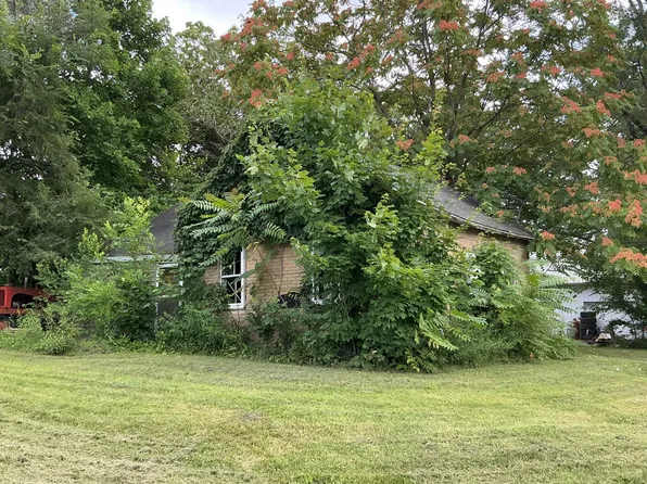 415 W Avenue C, Lewistown, IL 61542
