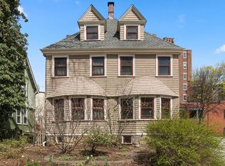 655 Washington St #655, Brookline, MA 02446