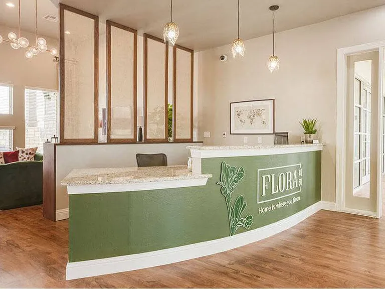 Flora 4050 — Photo 1