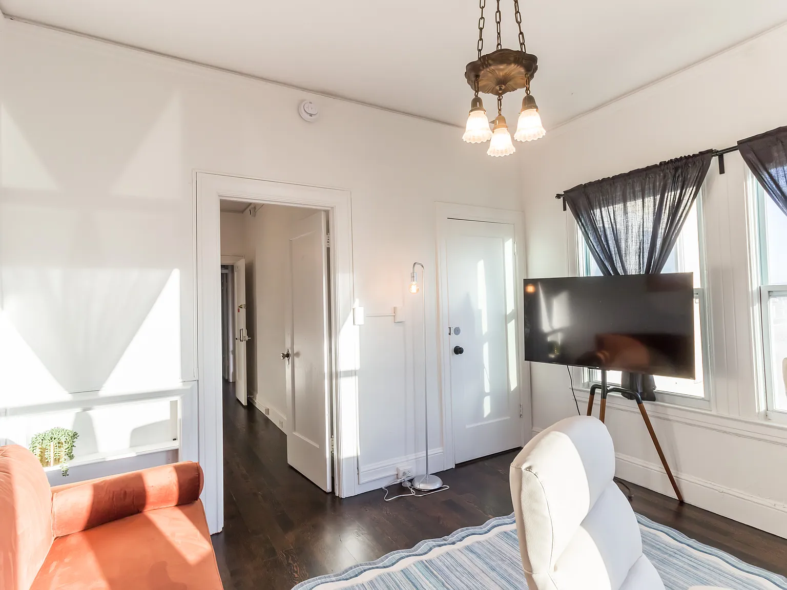 5 bed, 1948 sqft, $1,195 — Photo 3