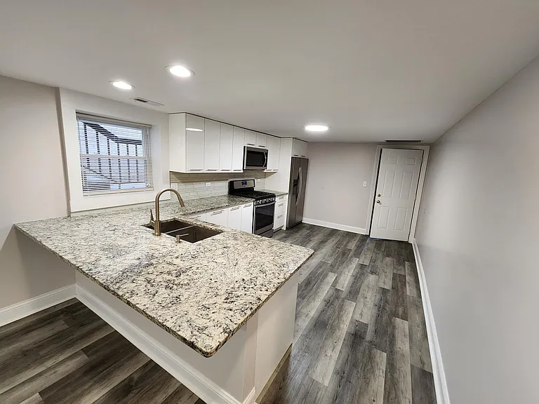 6141 N Richmond St #G — Photo 9