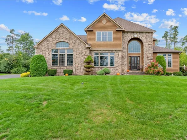 7705 Foxtail Pnes, Liverpool, NY 13090