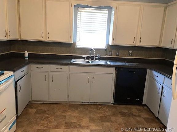 4th image of 913 S 10th St