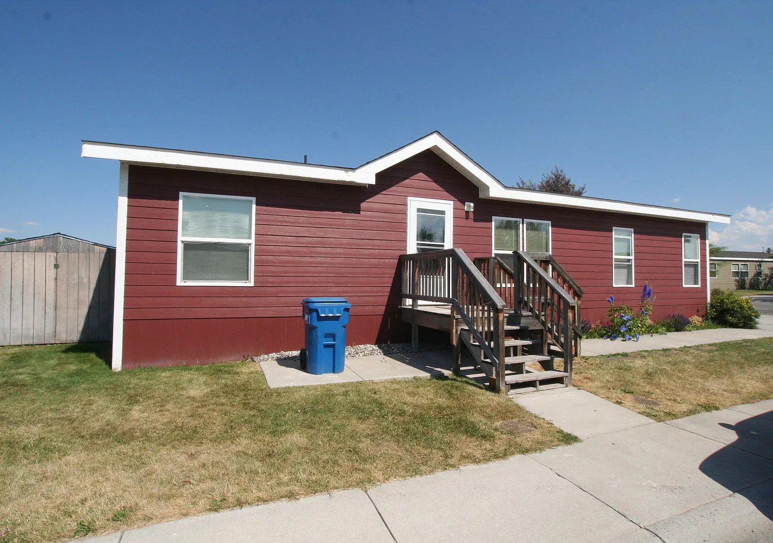 3 bedroom in centralized location — Photo 1