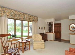 6105 Twin Oak Dr, Greendale, WI 53129