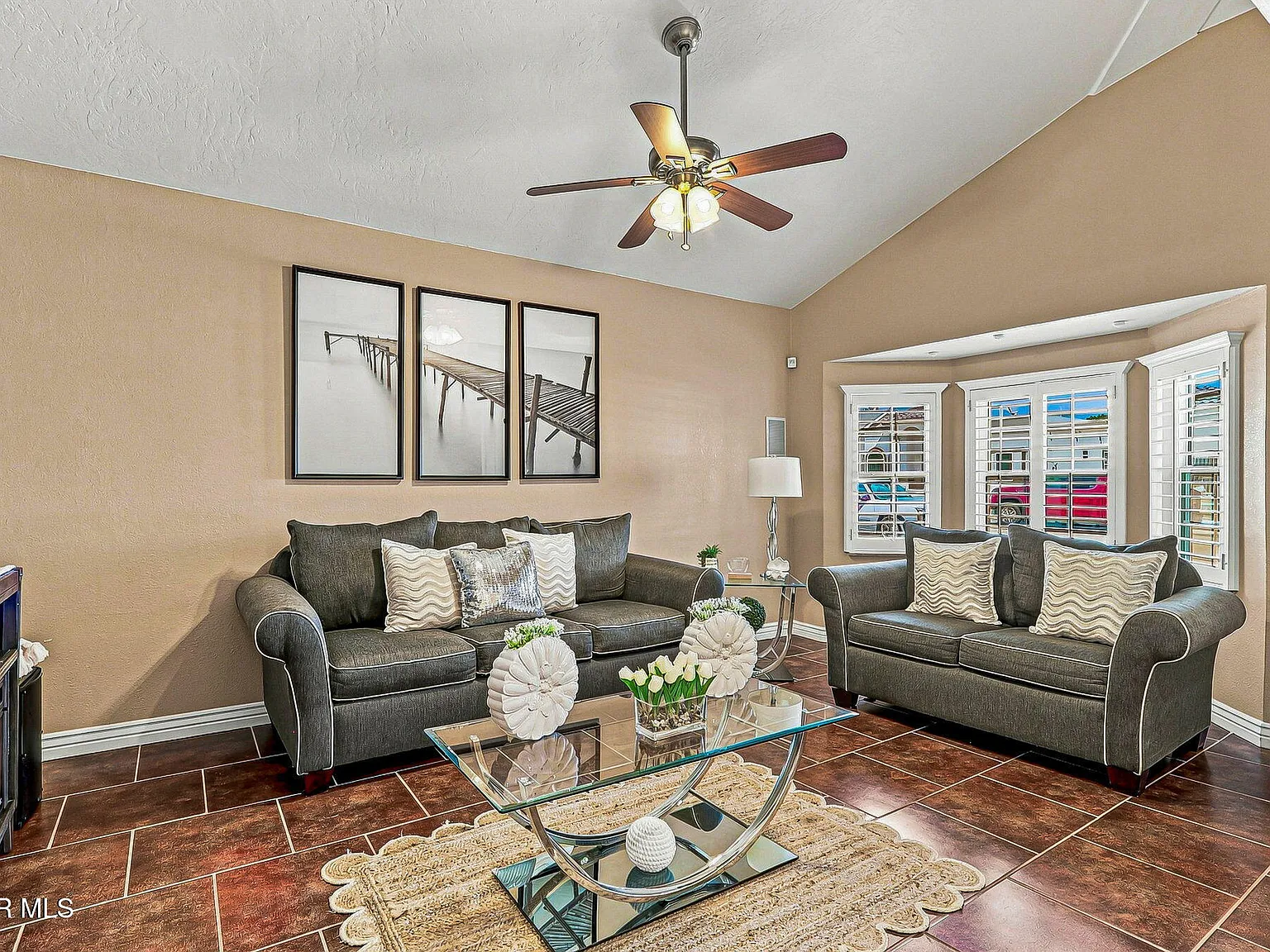 3 bed, 2.0 bath, 1346 sqft, $1,750 — Photo 3