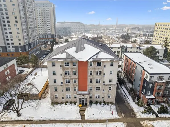271 Lester St #203, Waterloo, ON N2L 3W6