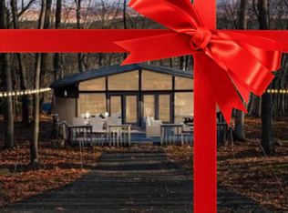 1139 Cardinal Ct, Bushkill, PA 18324