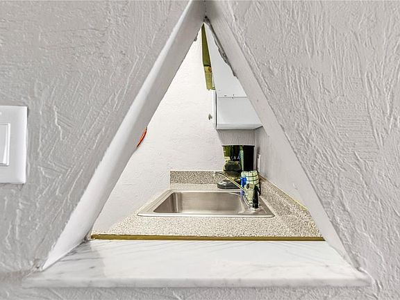 4th image of 313 S ATLANTIC AVENUE #5310