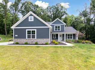 8925 Fielding Dr, Brighton, MI