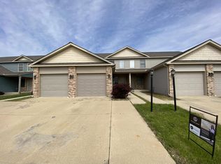 3322 Stoneway Ct, Champaign, IL 61822