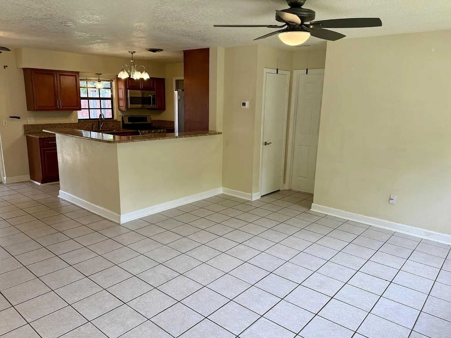 3 bed, 2.0 bath, 1197 sqft, $2,350 — Photo 3