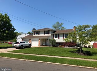 17 Sleepy Hollow Rd, Stratford, NJ 08084