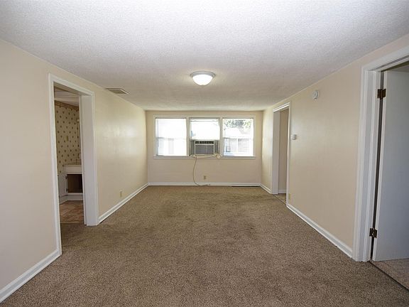 3rd image of 2709 N Buckles St