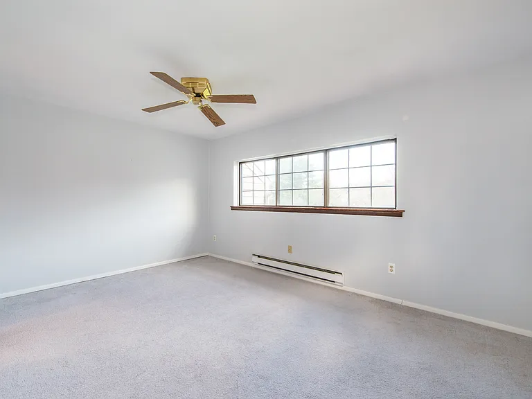 1006 Bryan Ct — Photo 7