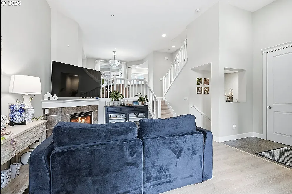 3 bed, 3.5 bath, 2400 sqft, $3,299 — Photo 1
