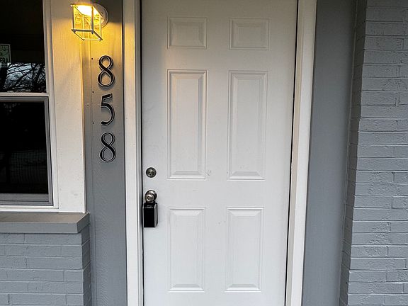2nd image of 858-860 Wellington Blvd