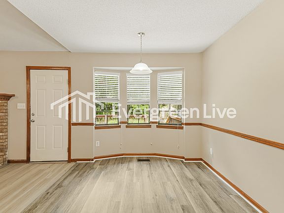 5th image of 5246 Briarwood Cir