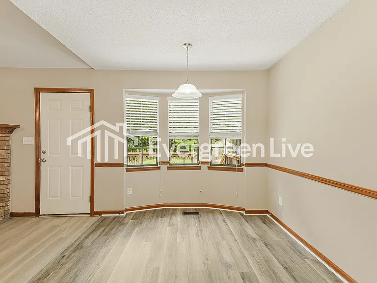 5246 Briarwood Cir — Photo 5