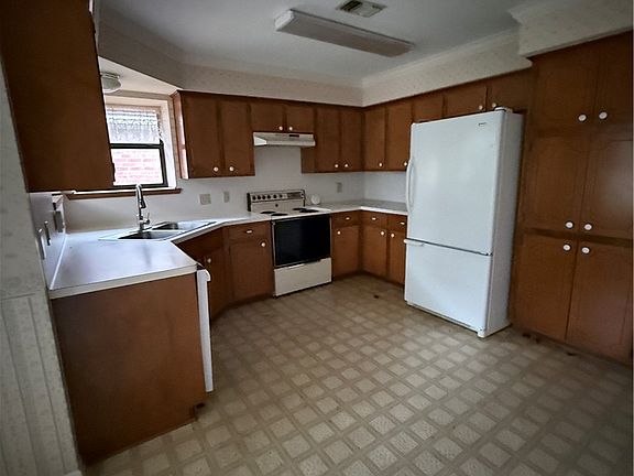 4th image of 303 Scenic Dr