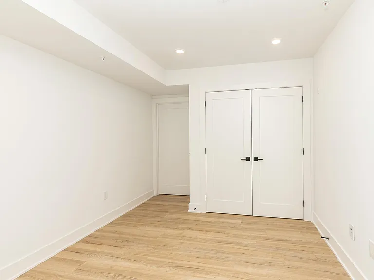629 W Girard Ave — Photo 27