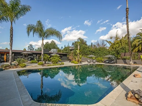 31025 E Sunset Dr, Redlands, CA 92373