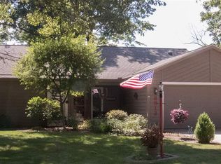 8913 Village Grove Dr, Fort Wayne, IN 46804