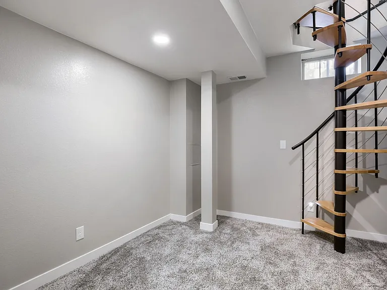 805 La Farge Ave — Photo 3
