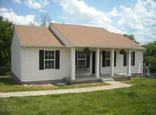 1012 Deerfield Dr, Chapmansboro, TN 37035