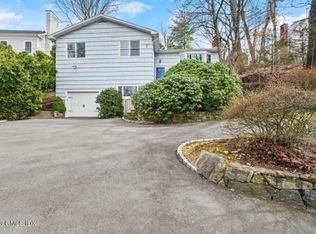 211 Sheephill Rd, Riverside, CT 06878