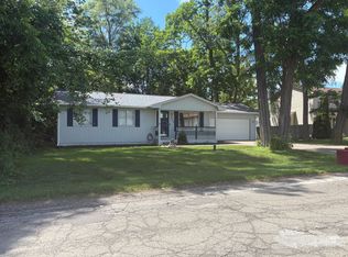 920 Round Lake Rd, White Lake, MI 48386