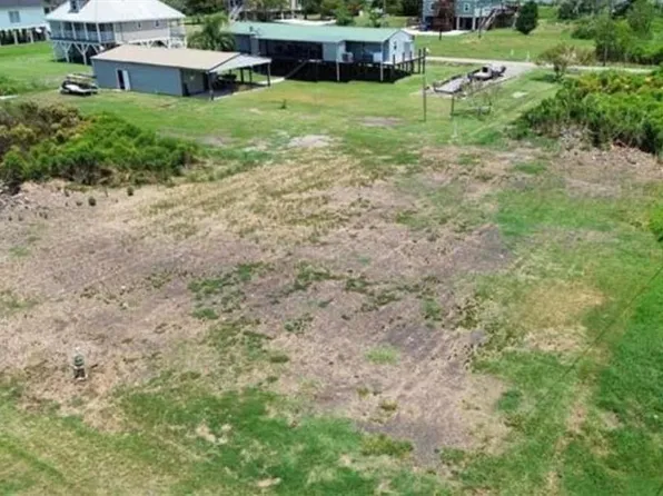 Randy St, Lafitte, LA 70067